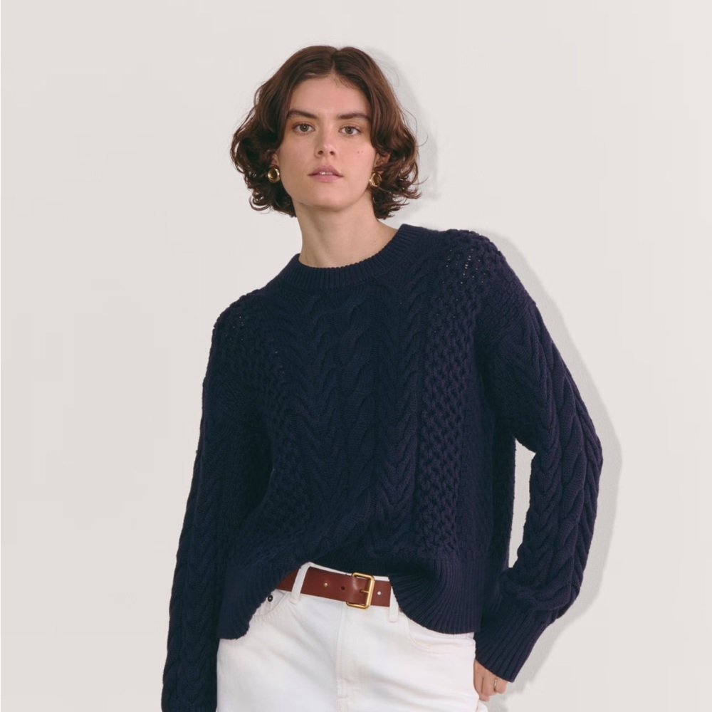 Everlane cable sweater in everyday cotton navy size small